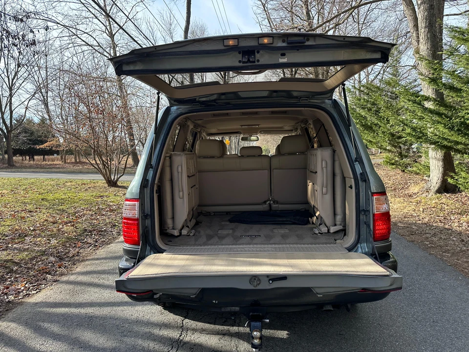 2001 Lexus LX 2nd Gen - Image 23 of 31