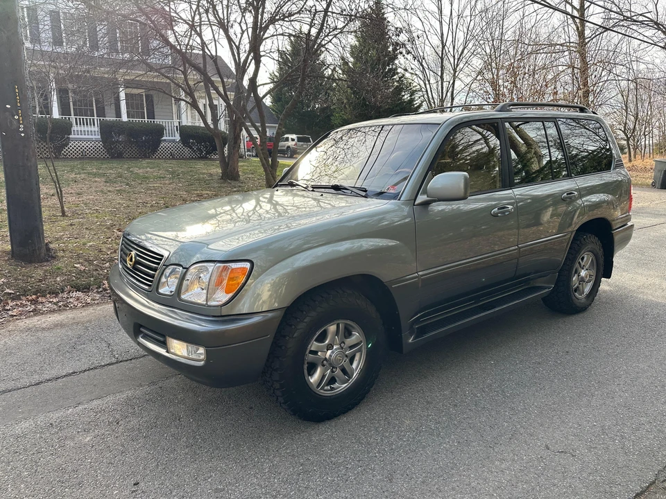 2001 Lexus LX 2nd Gen - Image 12 of 31