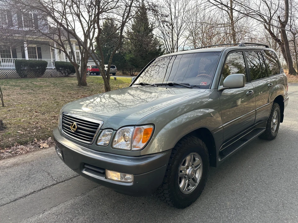 2001 Lexus LX 2nd Gen - Image 10 of 31
