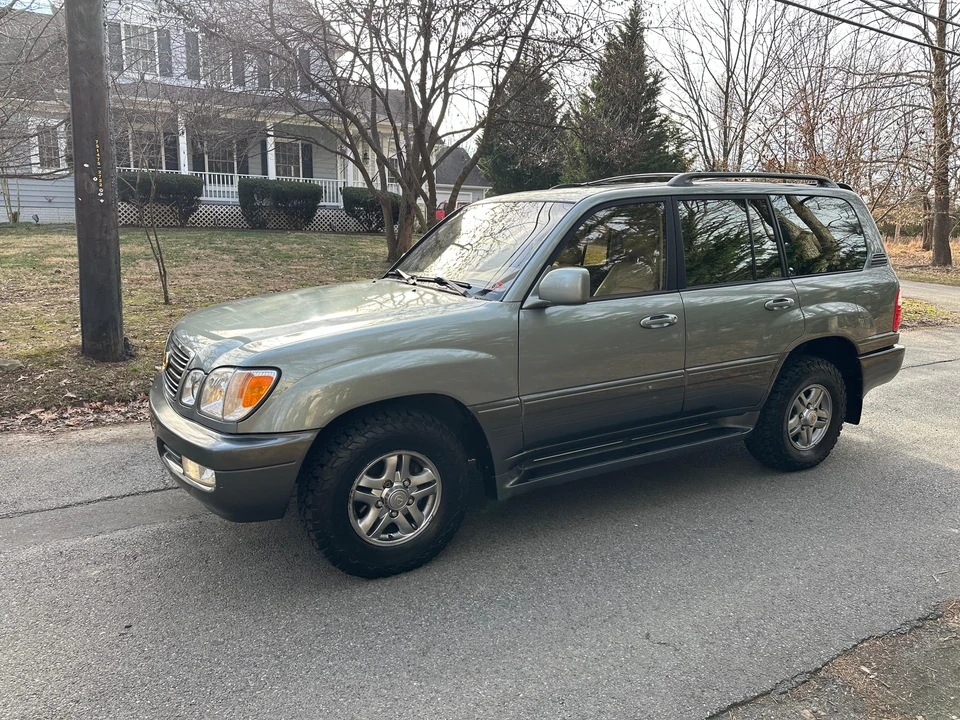 2001 Lexus LX 2nd Gen - Image 13 of 31