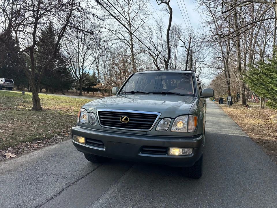 2001 Lexus LX 2nd Gen - Image 6 of 31