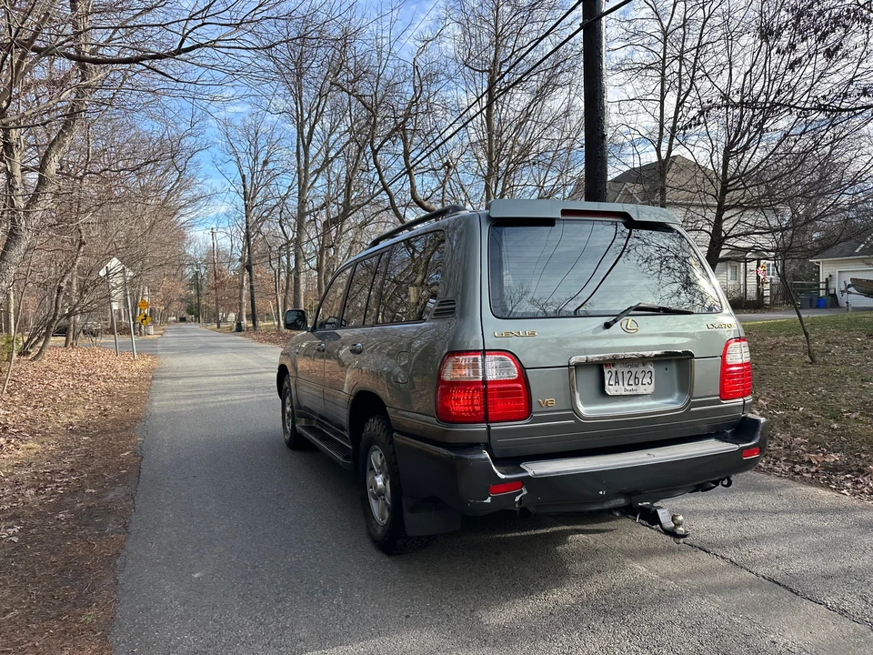 2001 Lexus LX 2nd Gen - Image 19 of 31