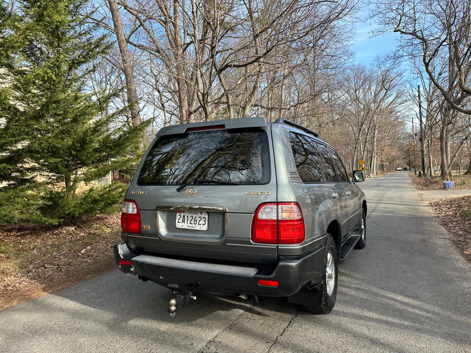 2001 Lexus LX 2nd Gen - Image 25 of 31