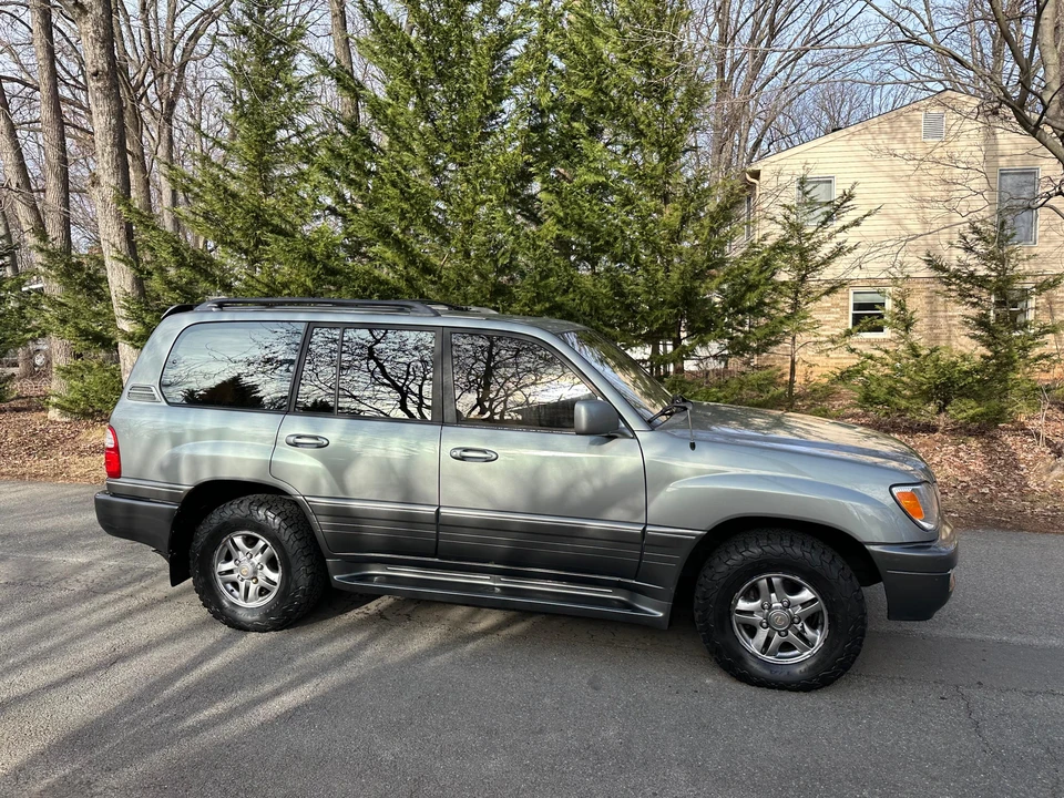 2001 Lexus LX 2nd Gen - Image 30 of 31