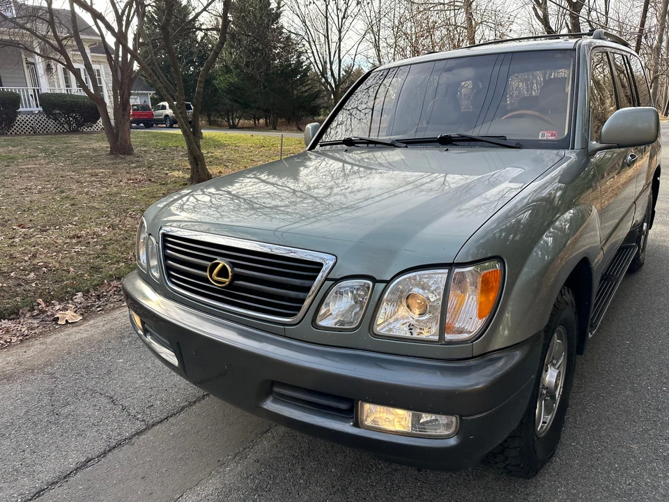 2001 Lexus LX 2nd Gen - Image 8 of 31