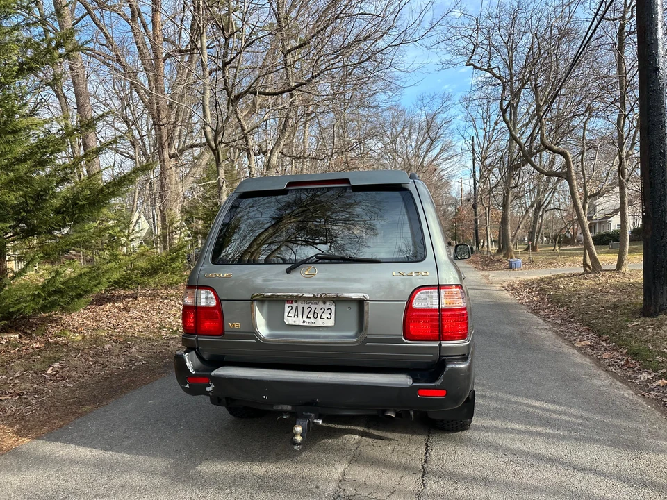 2001 Lexus LX 2nd Gen - Image 24 of 31