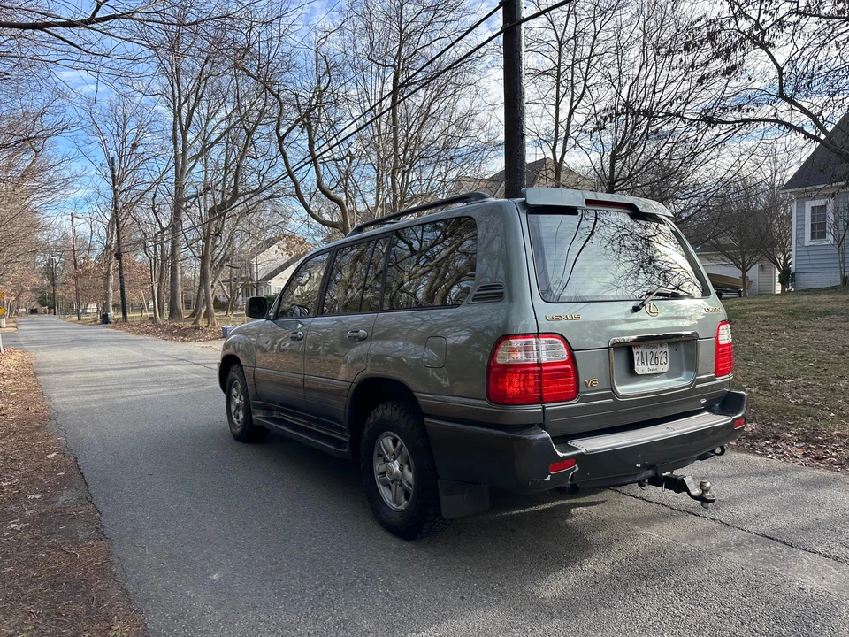 2001 Lexus LX 2nd Gen - Image 18 of 31