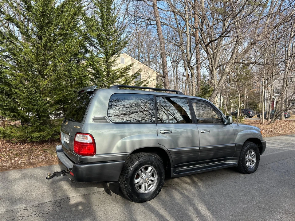 2001 Lexus LX 2nd Gen - Image 27 of 31