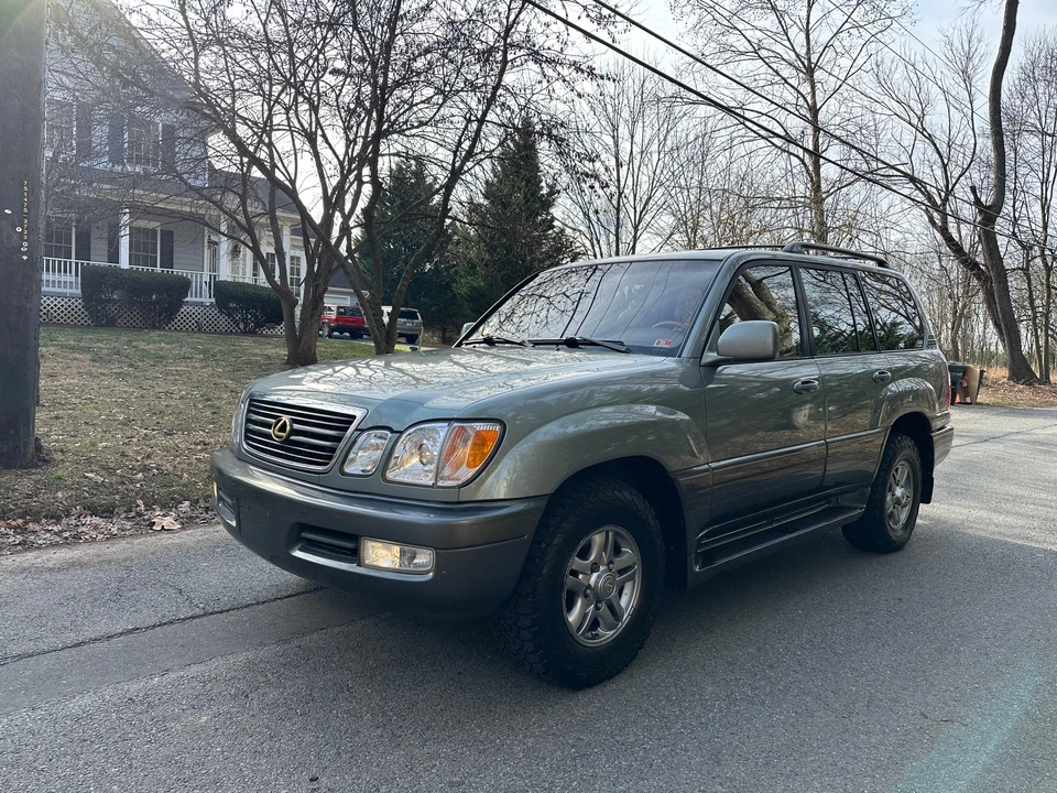 2001 Lexus LX 2nd Gen - Image 11 of 31