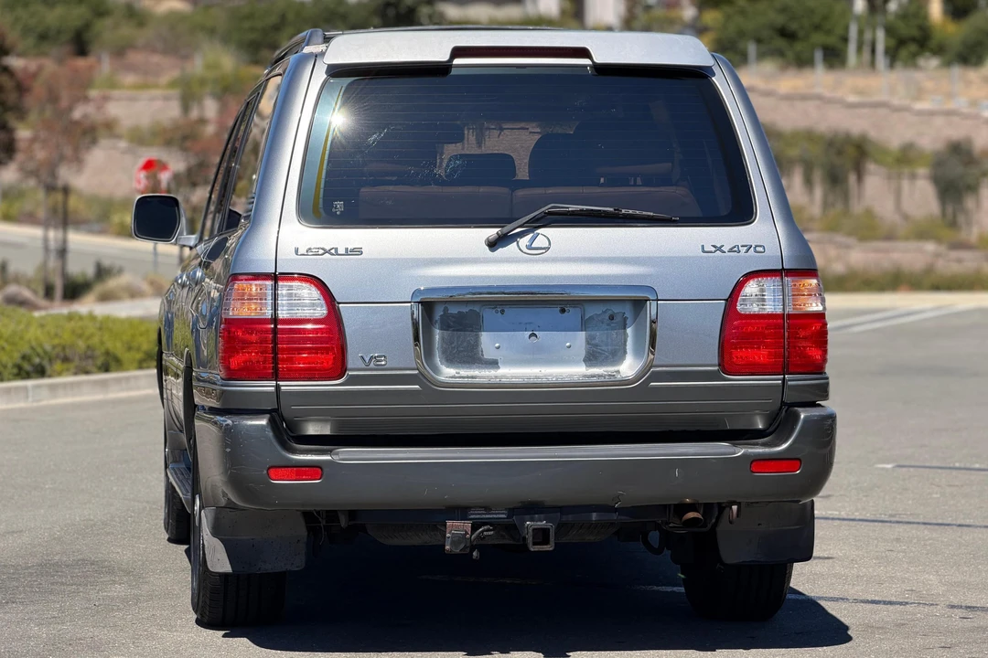 2001 Lexus LX 2nd Gen - Image 5 of 31