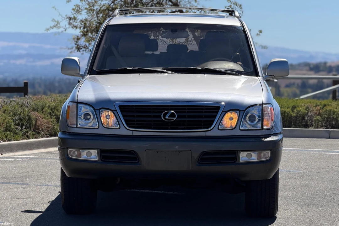2001 Lexus LX 2nd Gen - Image 2 of 31