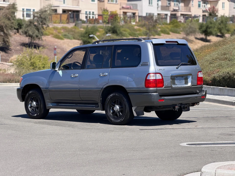 2001 Lexus LX 2nd Gen - Image 8 of 31