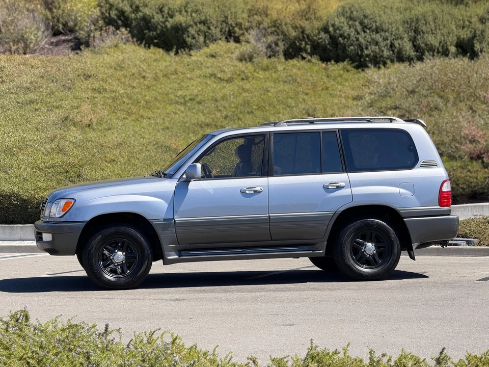 2001 Lexus LX 2nd Gen - Image 7 of 31