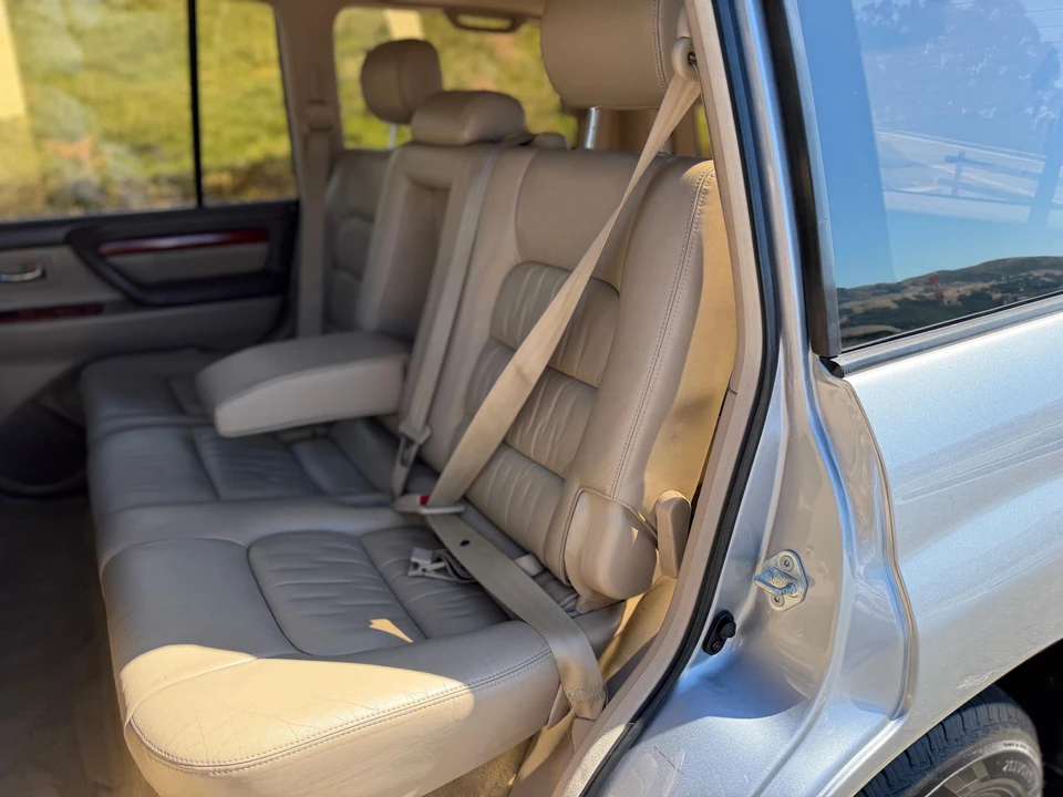 2001 Lexus LX 2nd Gen - Image 31 of 31