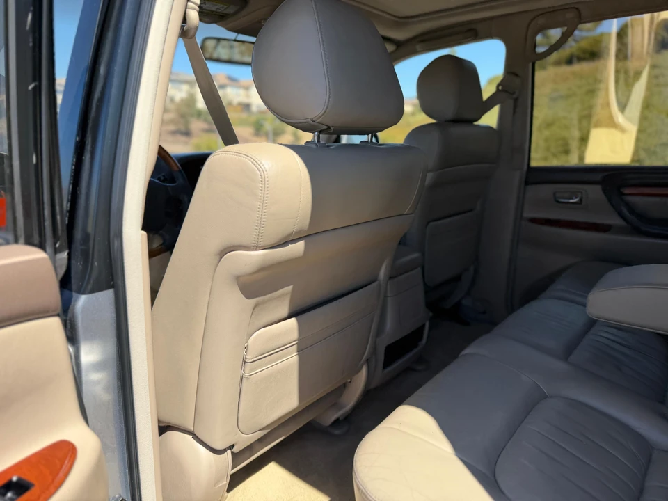 2001 Lexus LX 2nd Gen - Image 26 of 31