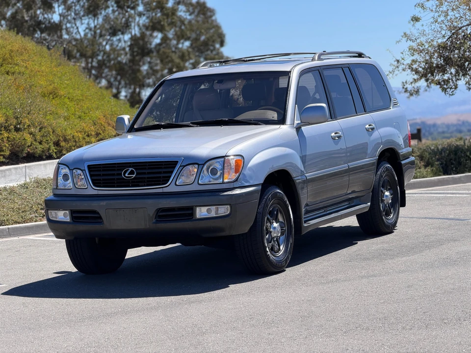 2001 Lexus LX 2nd Gen - Image 6 of 31