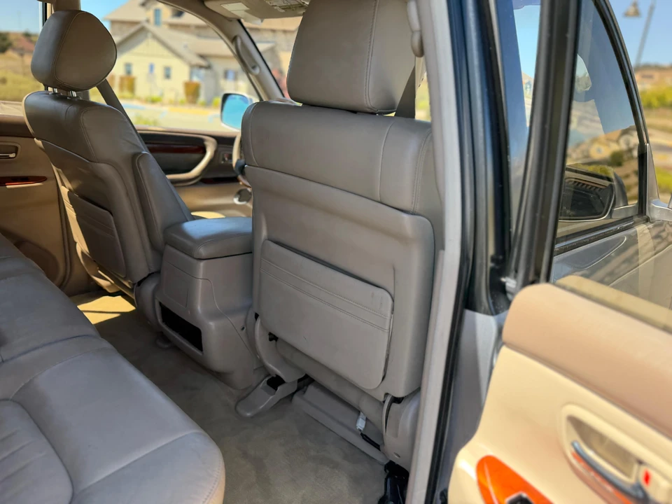 2001 Lexus LX 2nd Gen - Image 29 of 31