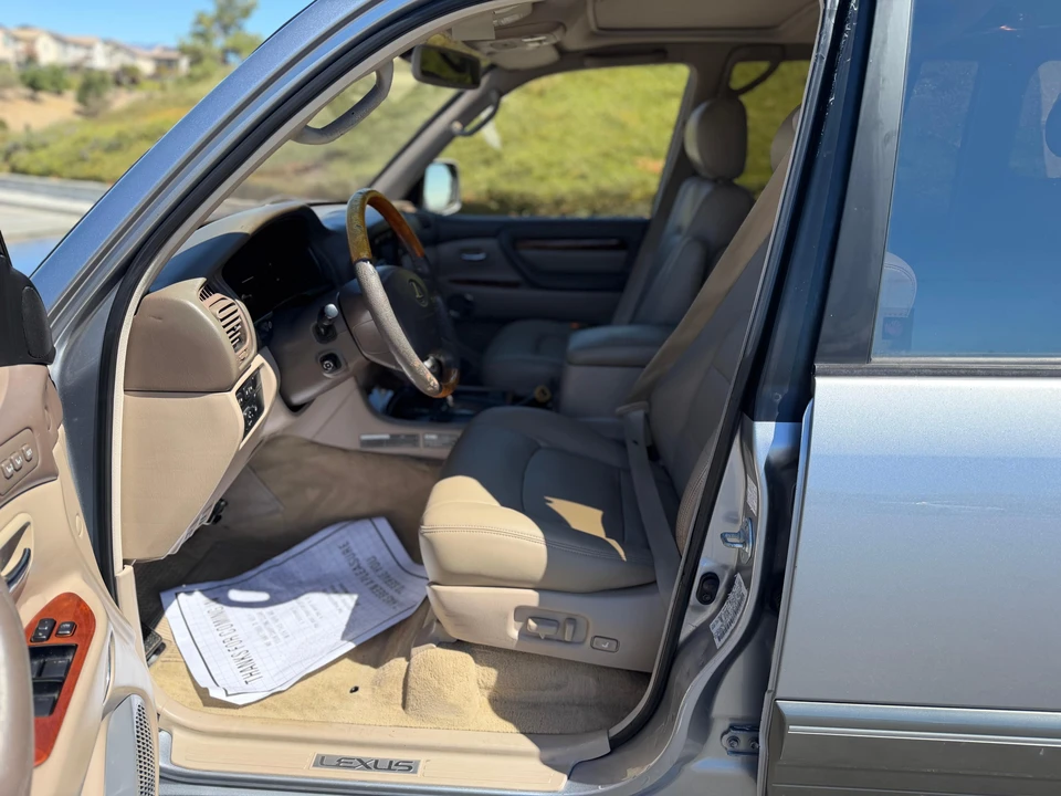 2001 Lexus LX 2nd Gen - Image 25 of 31