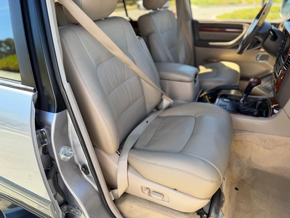 2001 Lexus LX 2nd Gen - Image 27 of 31
