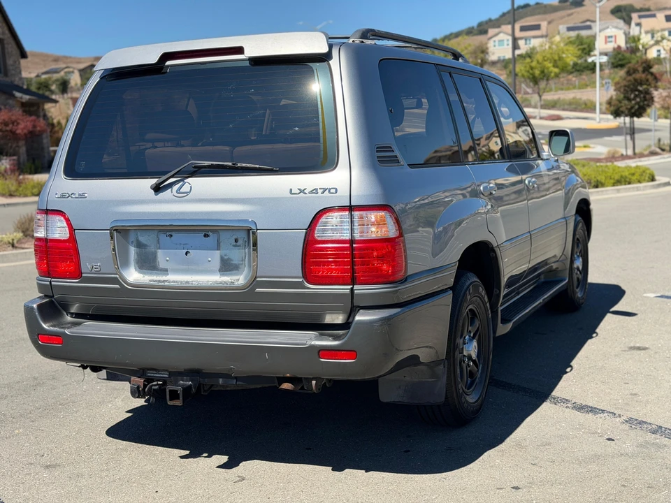 2001 Lexus LX 2nd Gen - Image 9 of 31