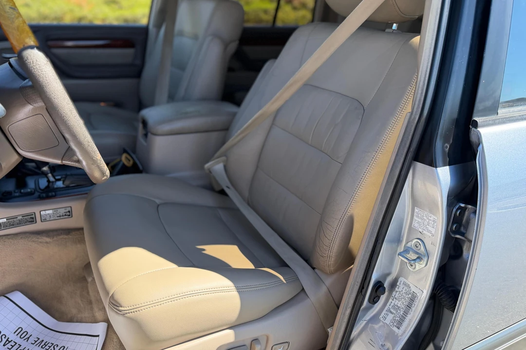 2001 Lexus LX 2nd Gen - Image 21 of 31