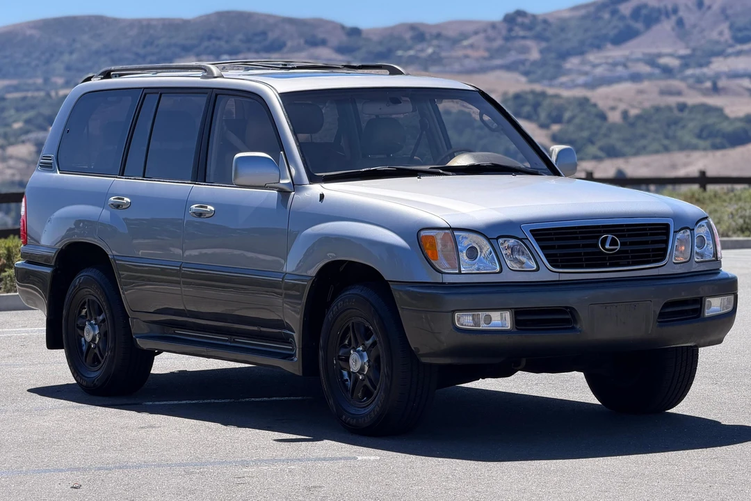 2001 Lexus LX 2nd Gen - Image 3 of 31