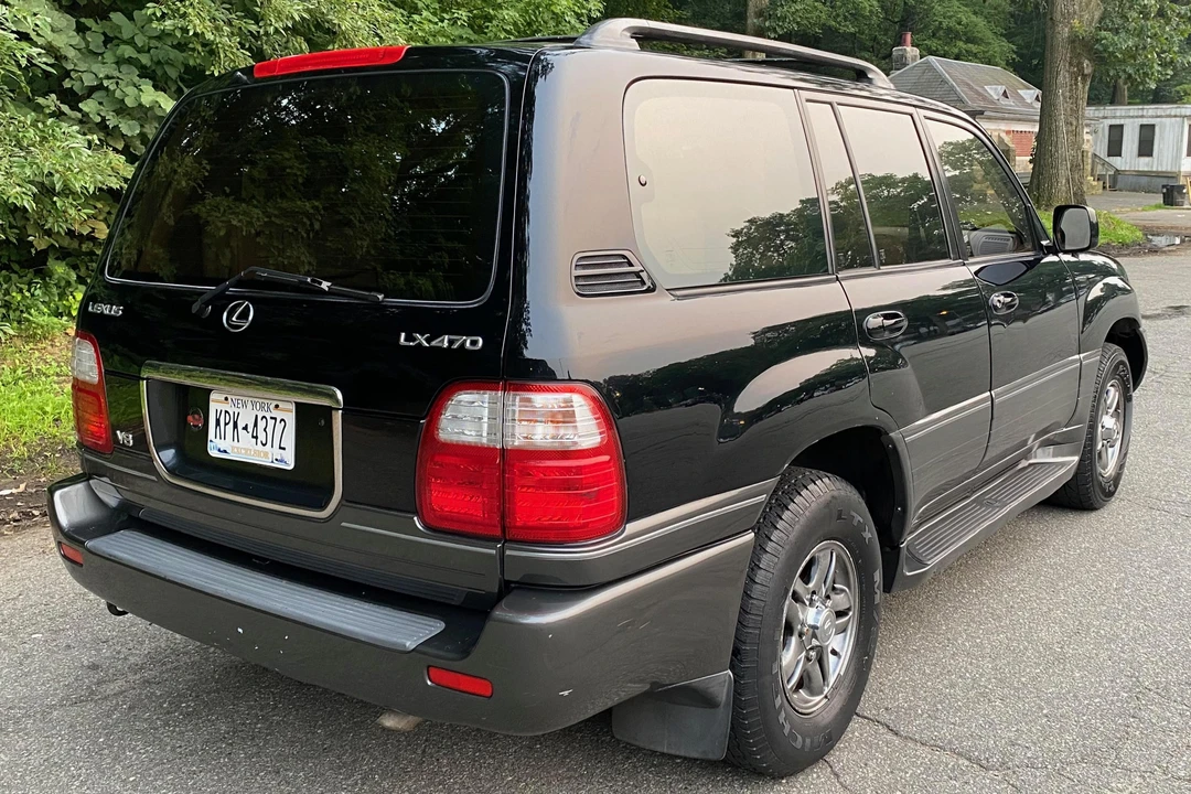 2001 Lexus LX 2nd Gen - Image 4 of 31