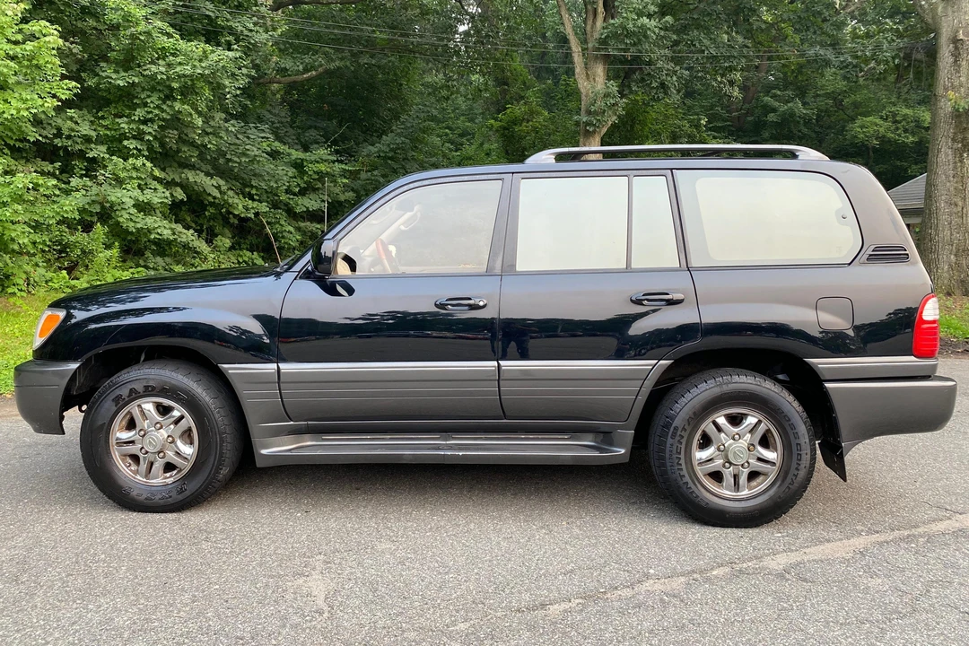 2001 Lexus LX 2nd Gen - Image 3 of 31