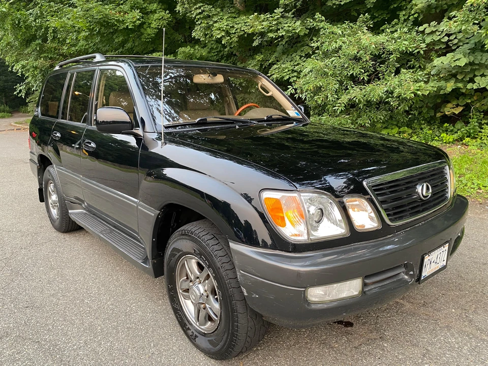 2001 Lexus LX 2nd Gen - Image 13 of 31