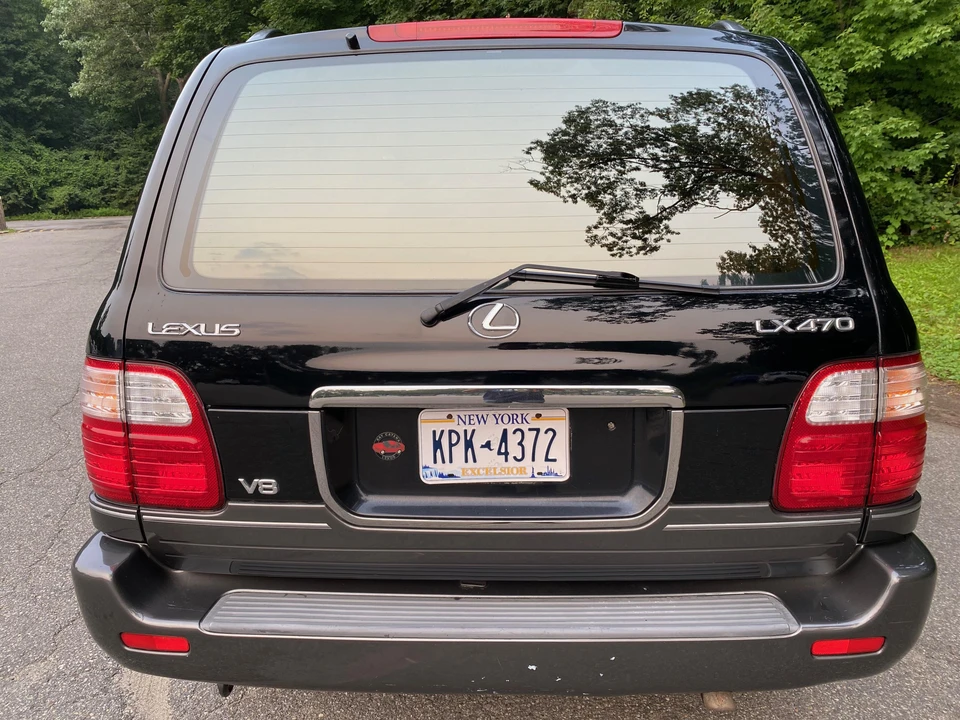 2001 Lexus LX 2nd Gen - Image 10 of 31