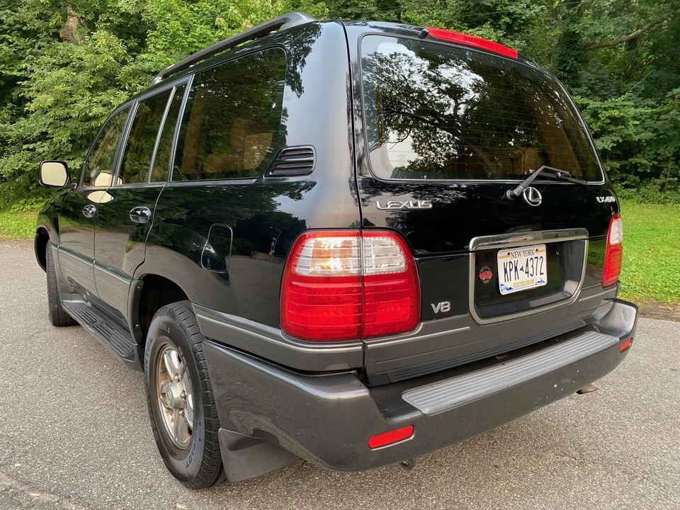 2001 Lexus LX 2nd Gen - Image 9 of 31
