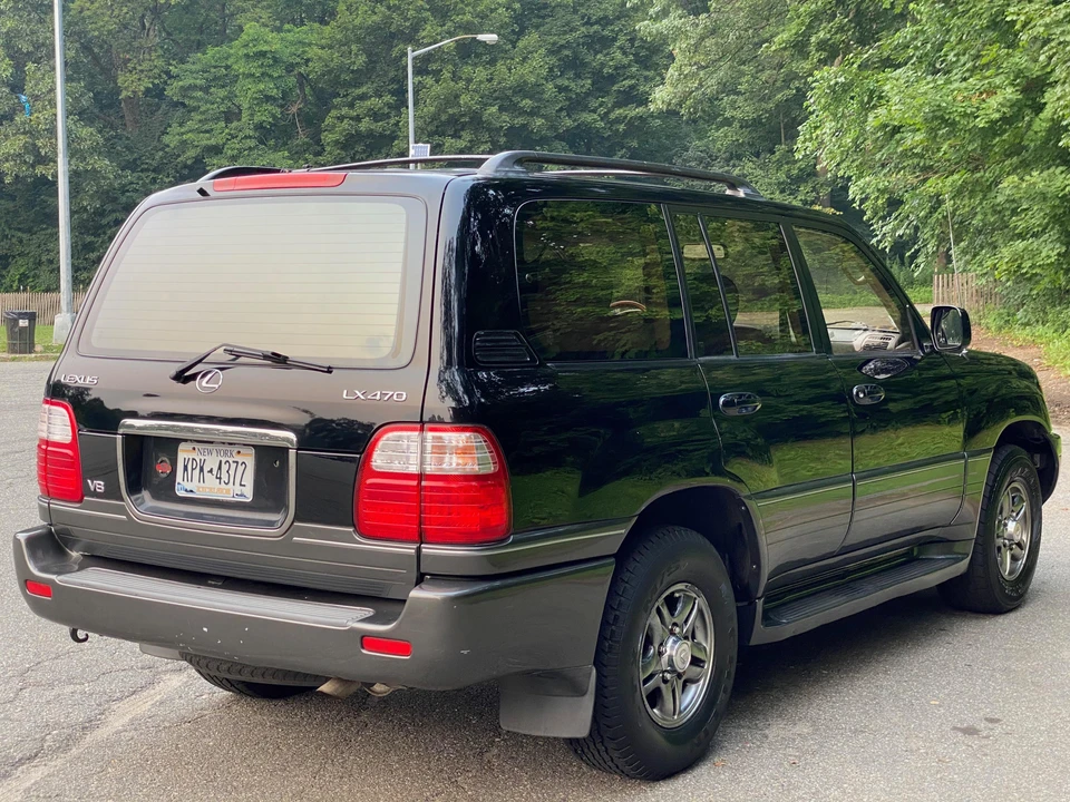 2001 Lexus LX 2nd Gen - Image 11 of 31
