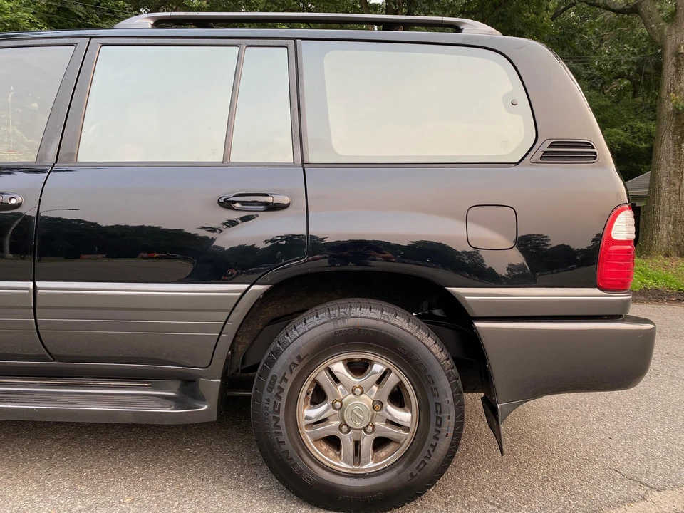 2001 Lexus LX 2nd Gen - Image 26 of 31