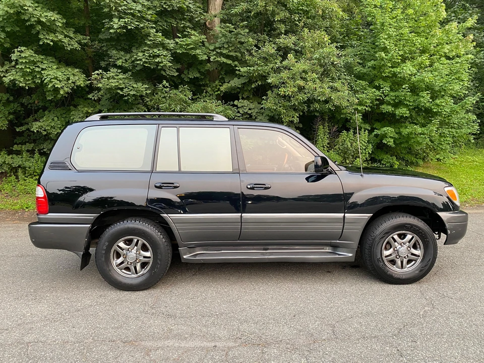 2001 Lexus LX 2nd Gen - Image 12 of 31