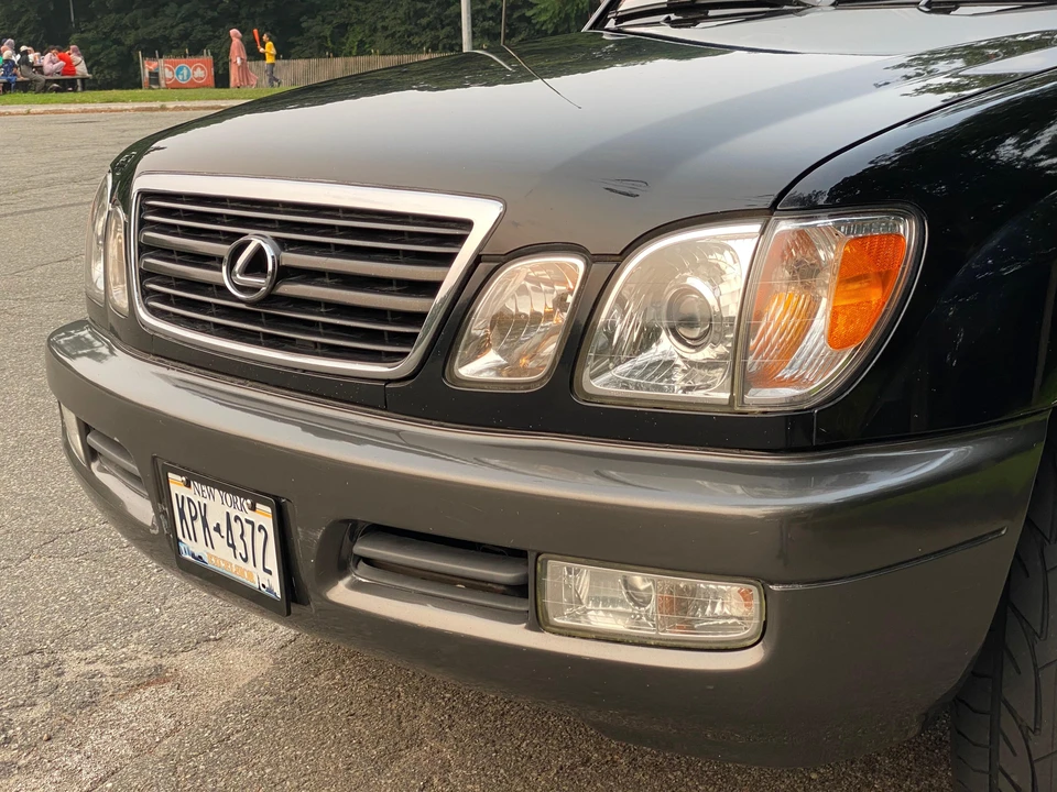2001 Lexus LX 2nd Gen - Image 17 of 31