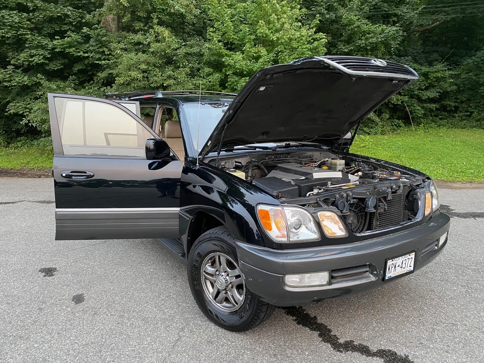 2001 Lexus LX 2nd Gen - Image 14 of 31