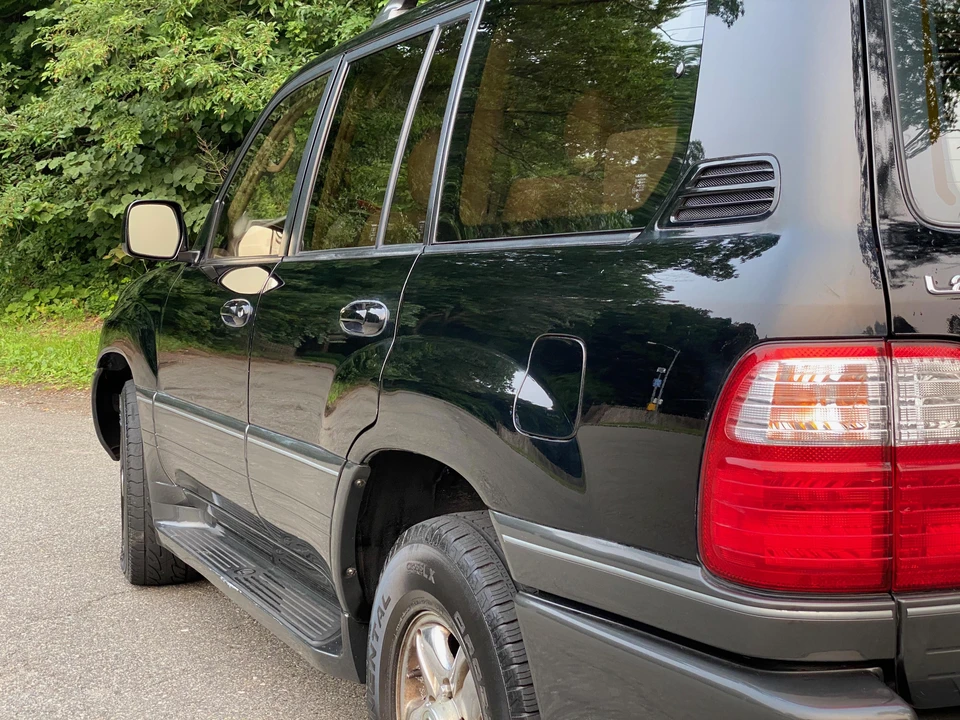 2001 Lexus LX 2nd Gen - Image 31 of 31