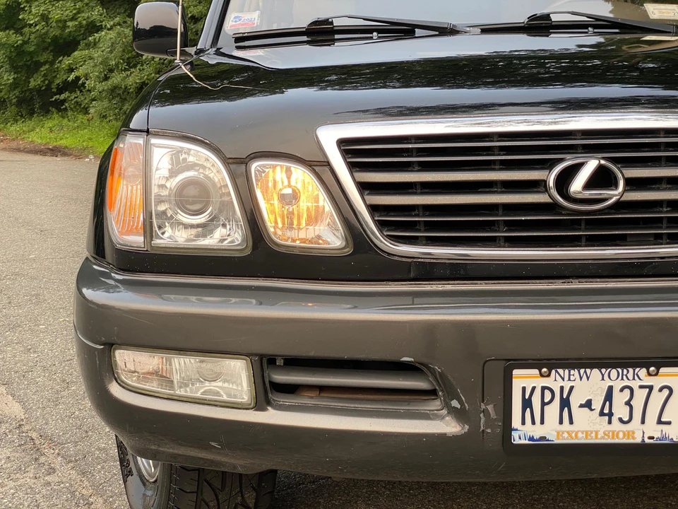 2001 Lexus LX 2nd Gen - Image 15 of 31