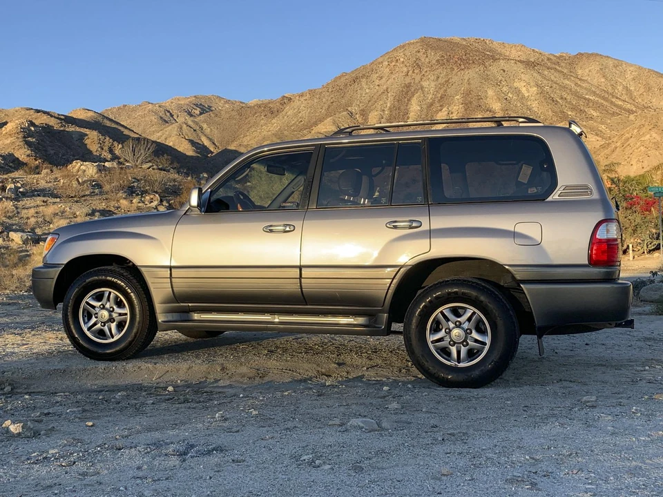 2001 Lexus LX 2nd Gen - Image 31 of 31