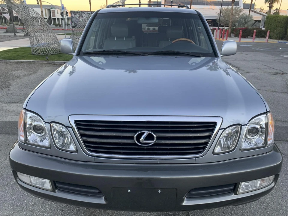 2001 Lexus LX 2nd Gen - Image 6 of 31