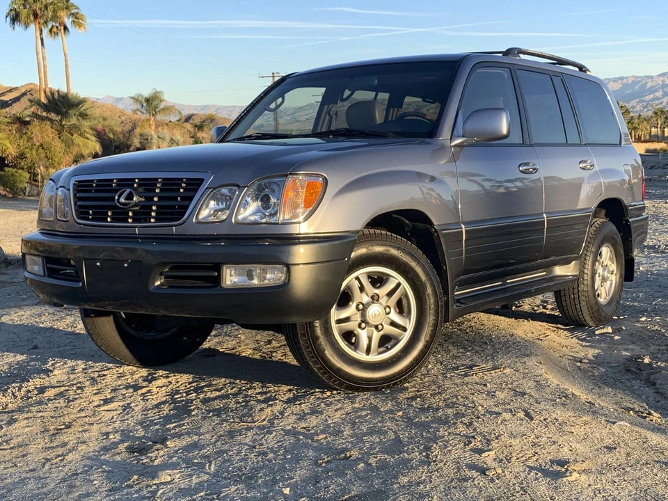 2001 Lexus LX 2nd Gen - Image 16 of 31