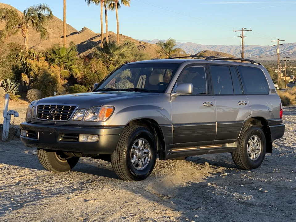 2001 Lexus LX 2nd Gen - Image 23 of 31