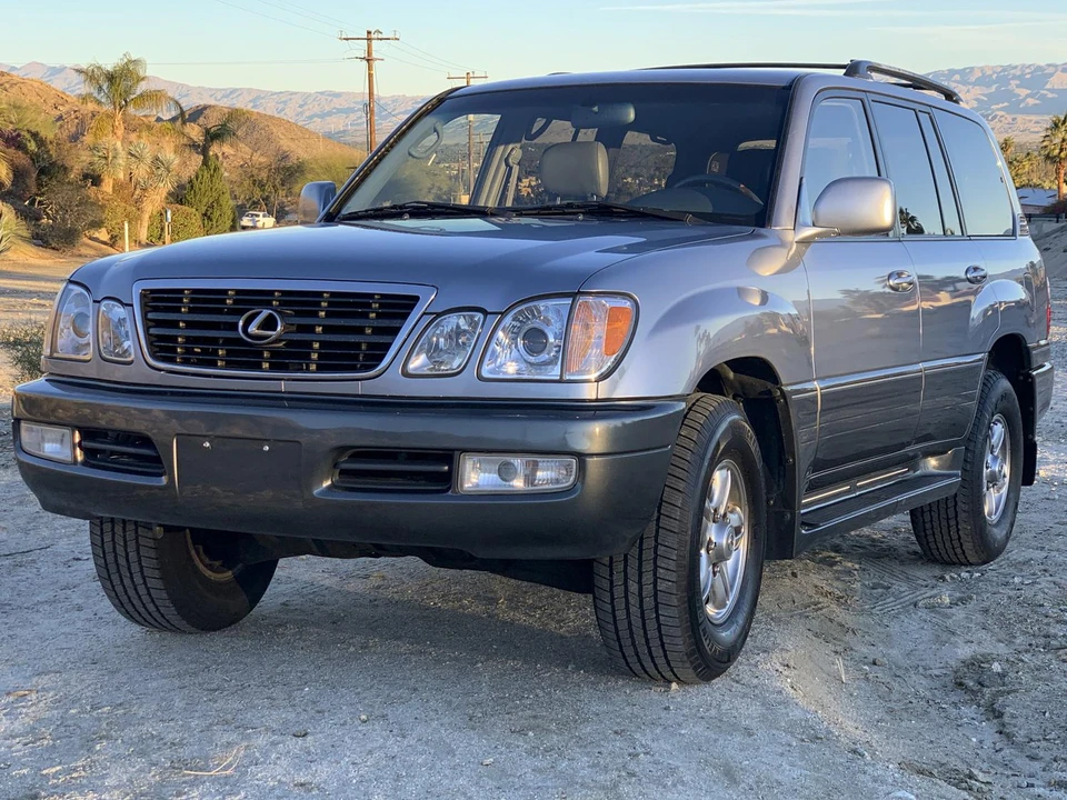 2001 Lexus LX 2nd Gen - Image 8 of 31
