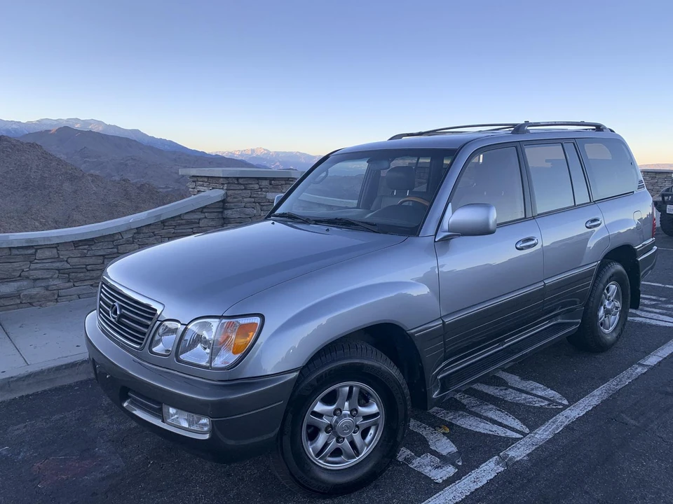 2001 Lexus LX 2nd Gen - Image 13 of 31