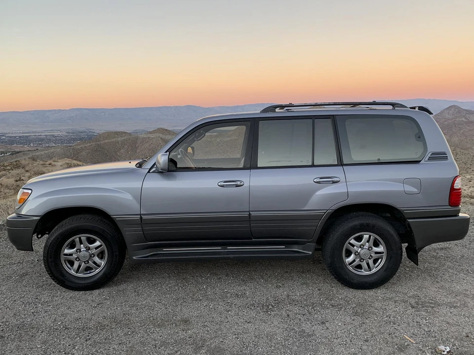 2001 Lexus LX 2nd Gen - Image 30 of 31