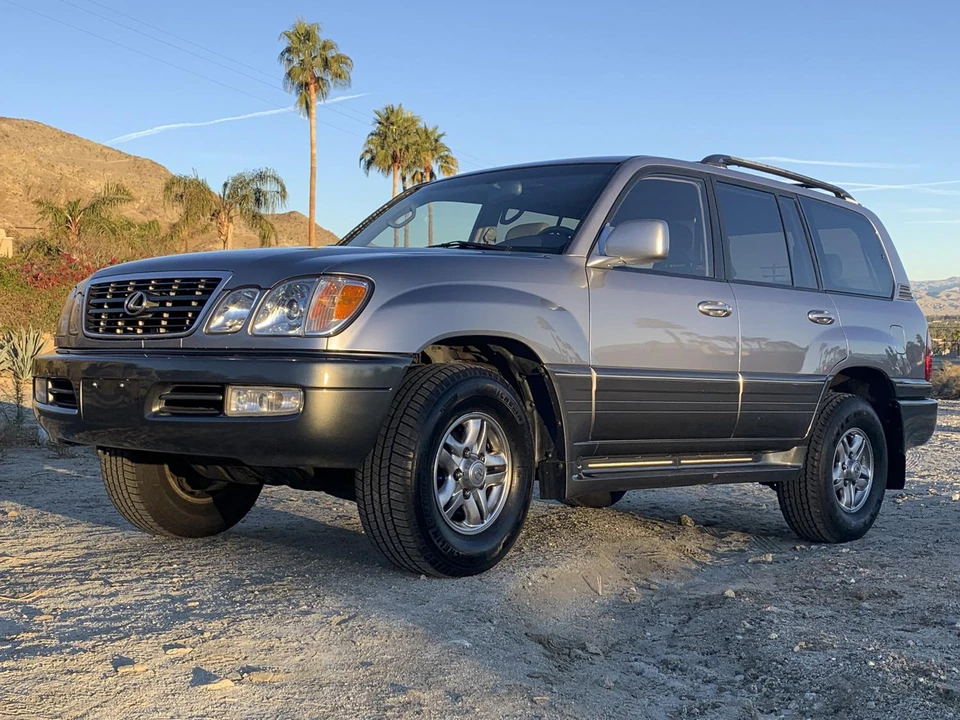 2001 Lexus LX 2nd Gen - Image 24 of 31