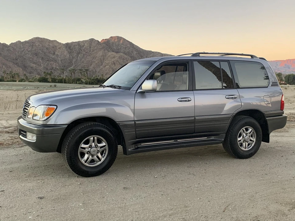 2001 Lexus LX 2nd Gen - Image 25 of 31