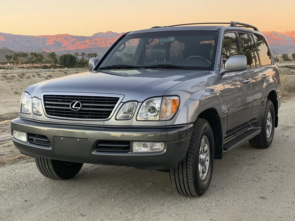 2001 Lexus LX 2nd Gen - Image 9 of 31