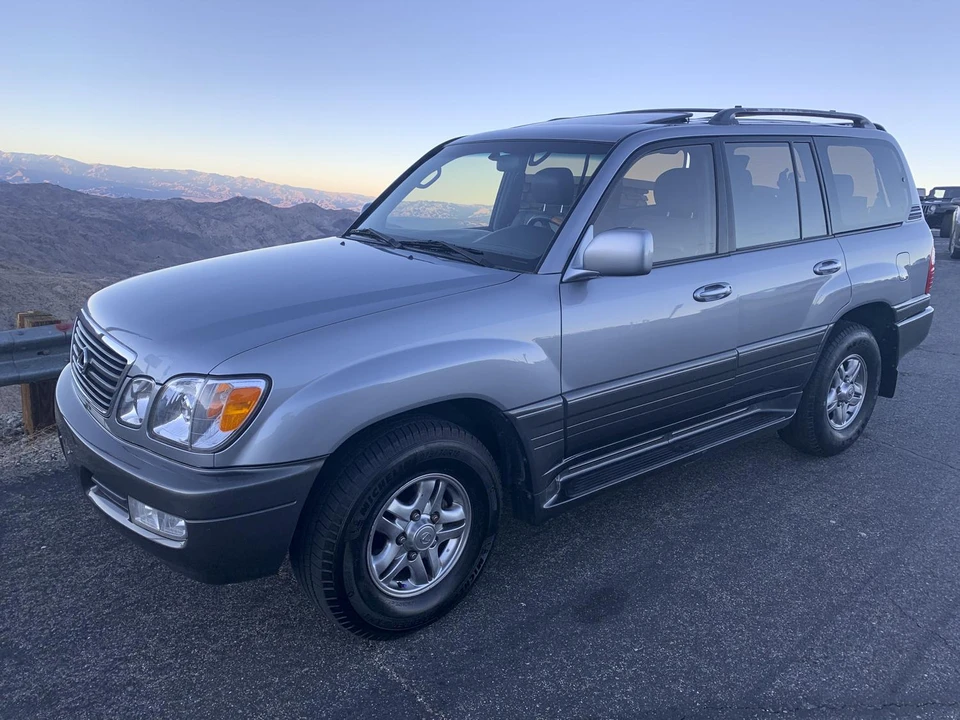 2001 Lexus LX 2nd Gen - Image 15 of 31