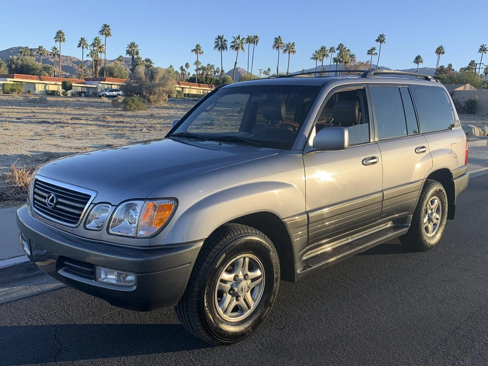 2001 Lexus LX 2nd Gen - Image 18 of 31